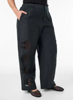 Hose aus Baumwolle mit bestickten Cut-outs