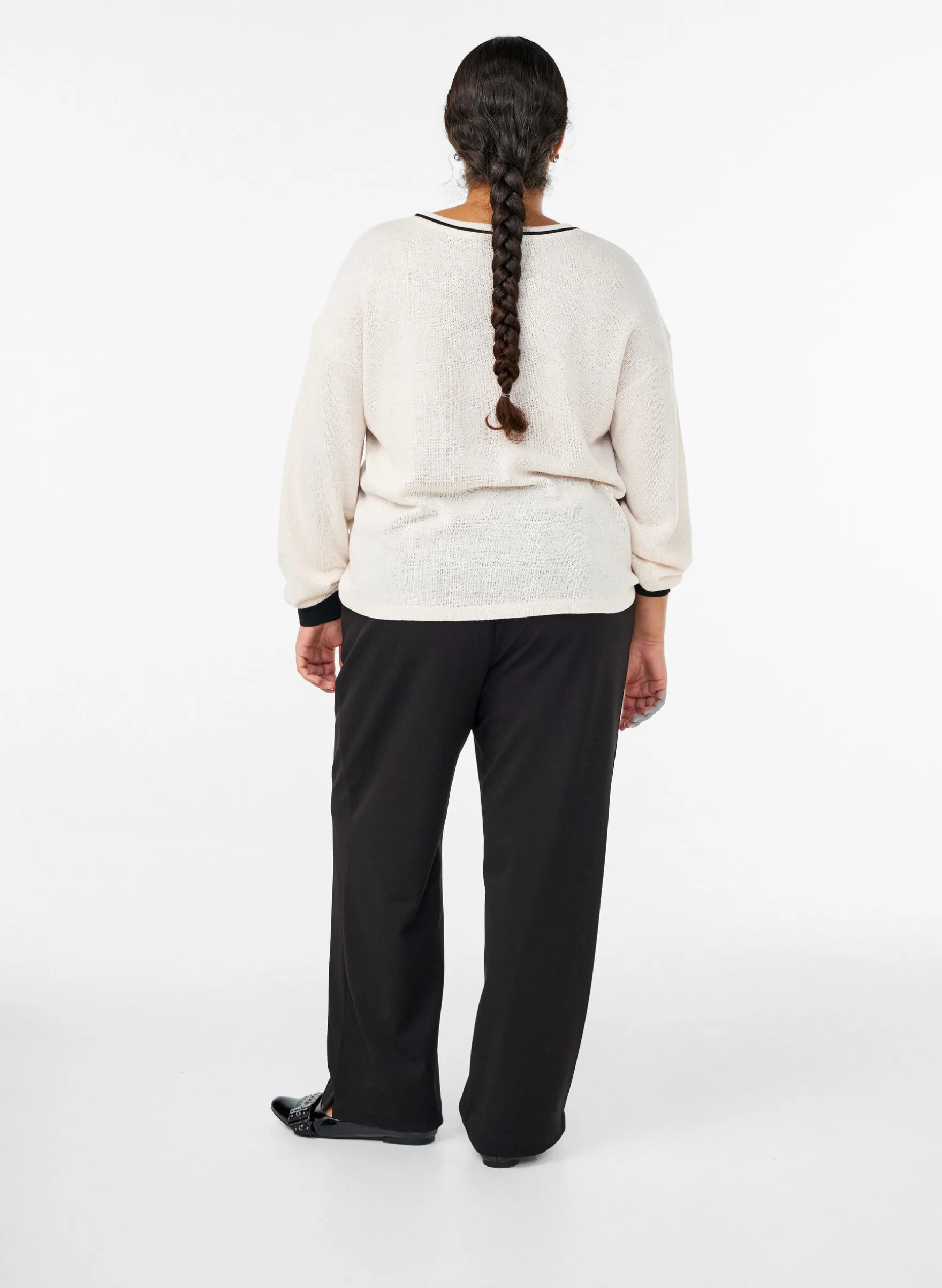 Hose mit hoher Taille und elastischem Bund hinten