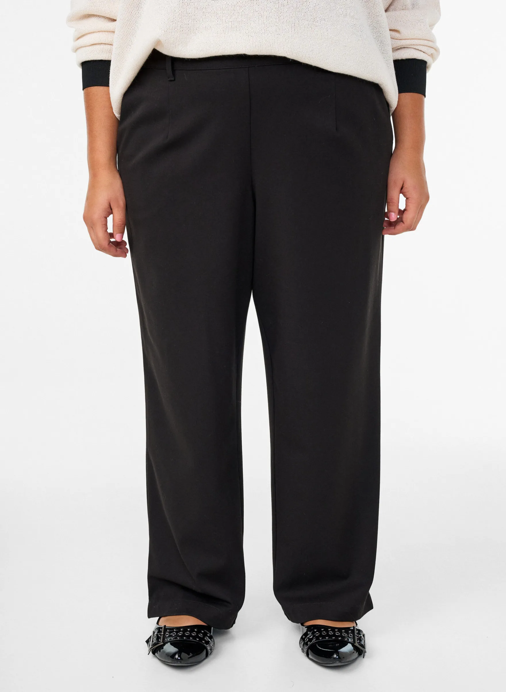 Hose mit hoher Taille und elastischem Bund hinten