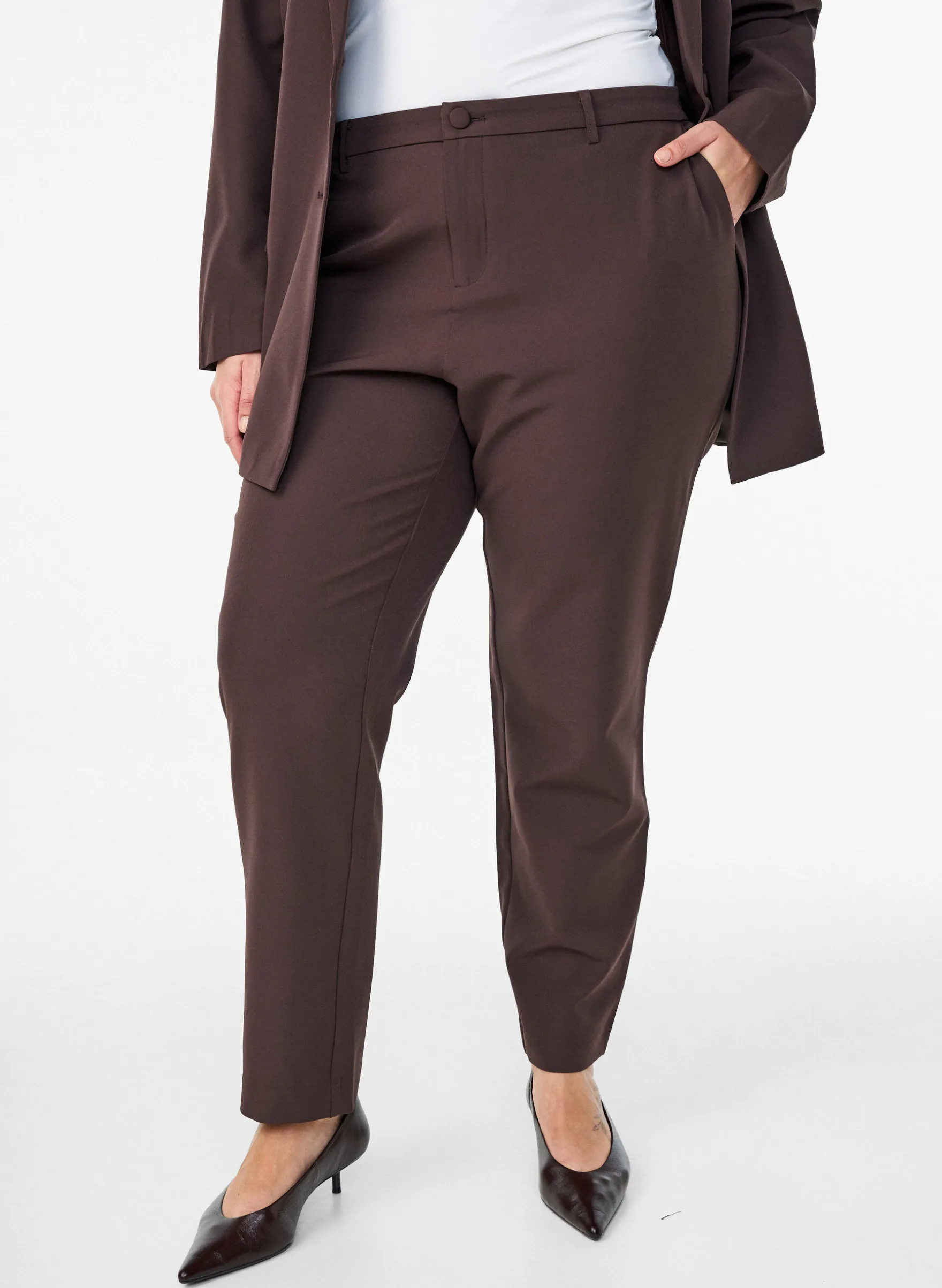 Hose mit Taschen und geraden Beinen