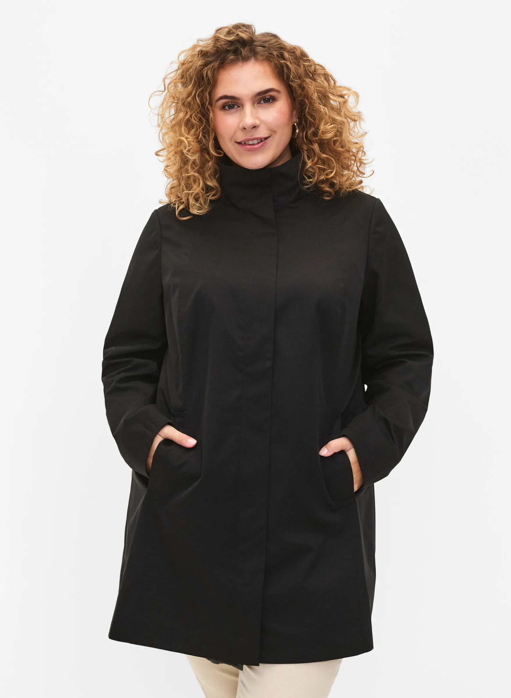 Jacke mit Taschen und hohem Kragen