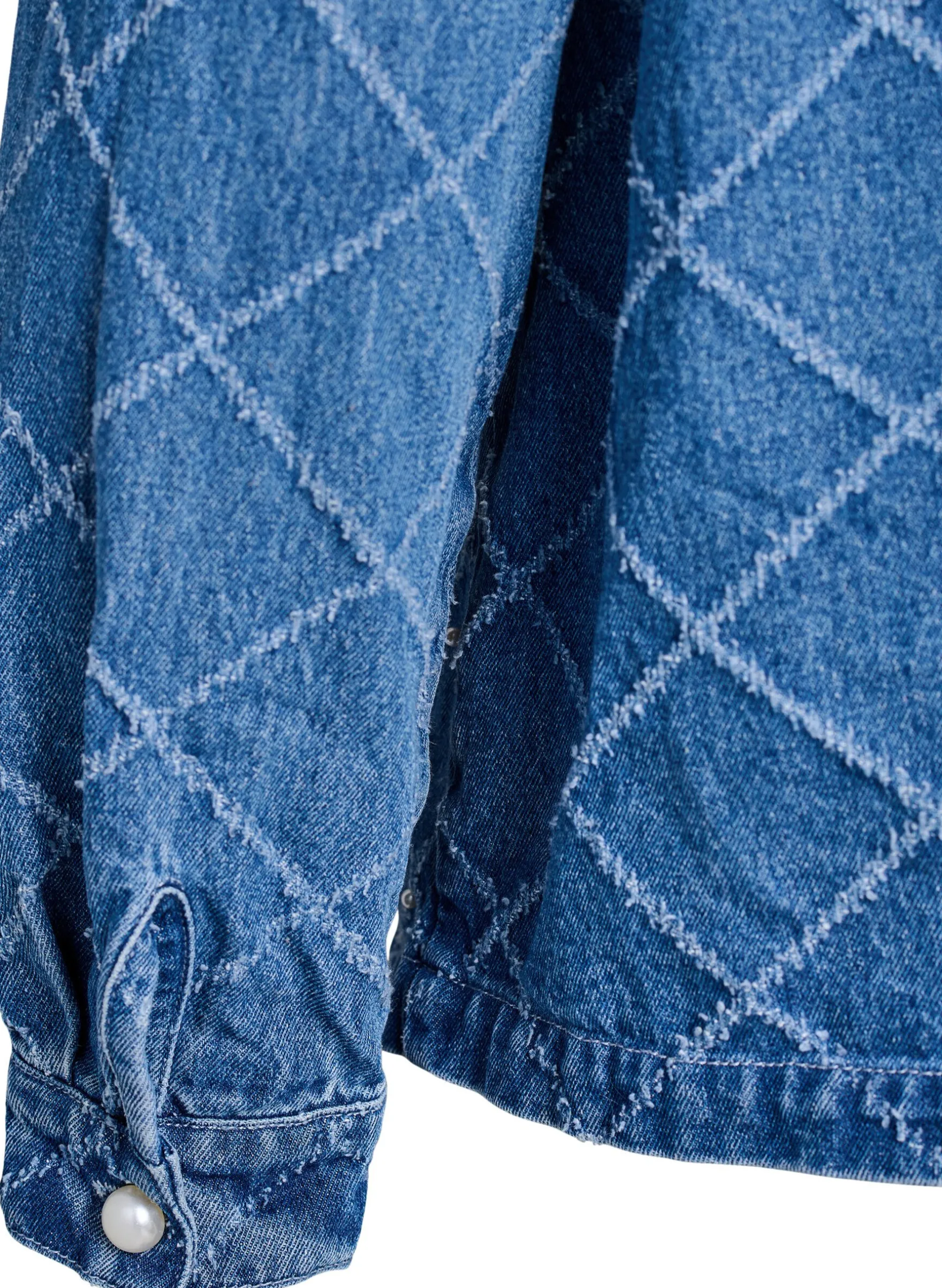 Jeanshemd mit Destroyed-Muster und Perlendetails