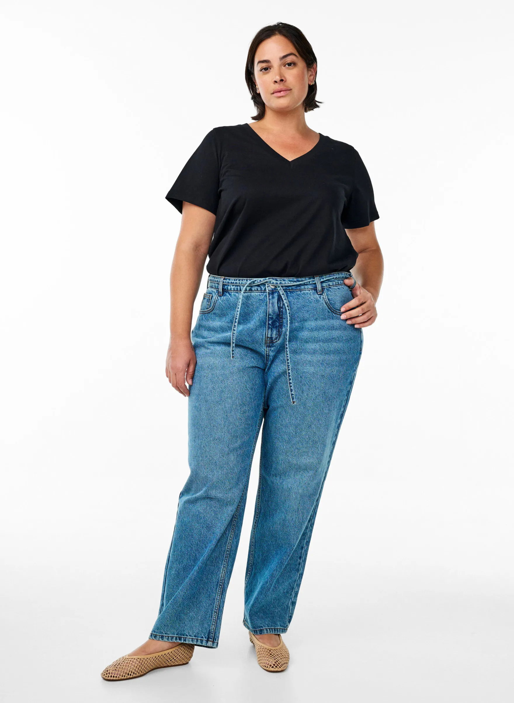 Jeans in gerader Passform mit Bindegürtel
