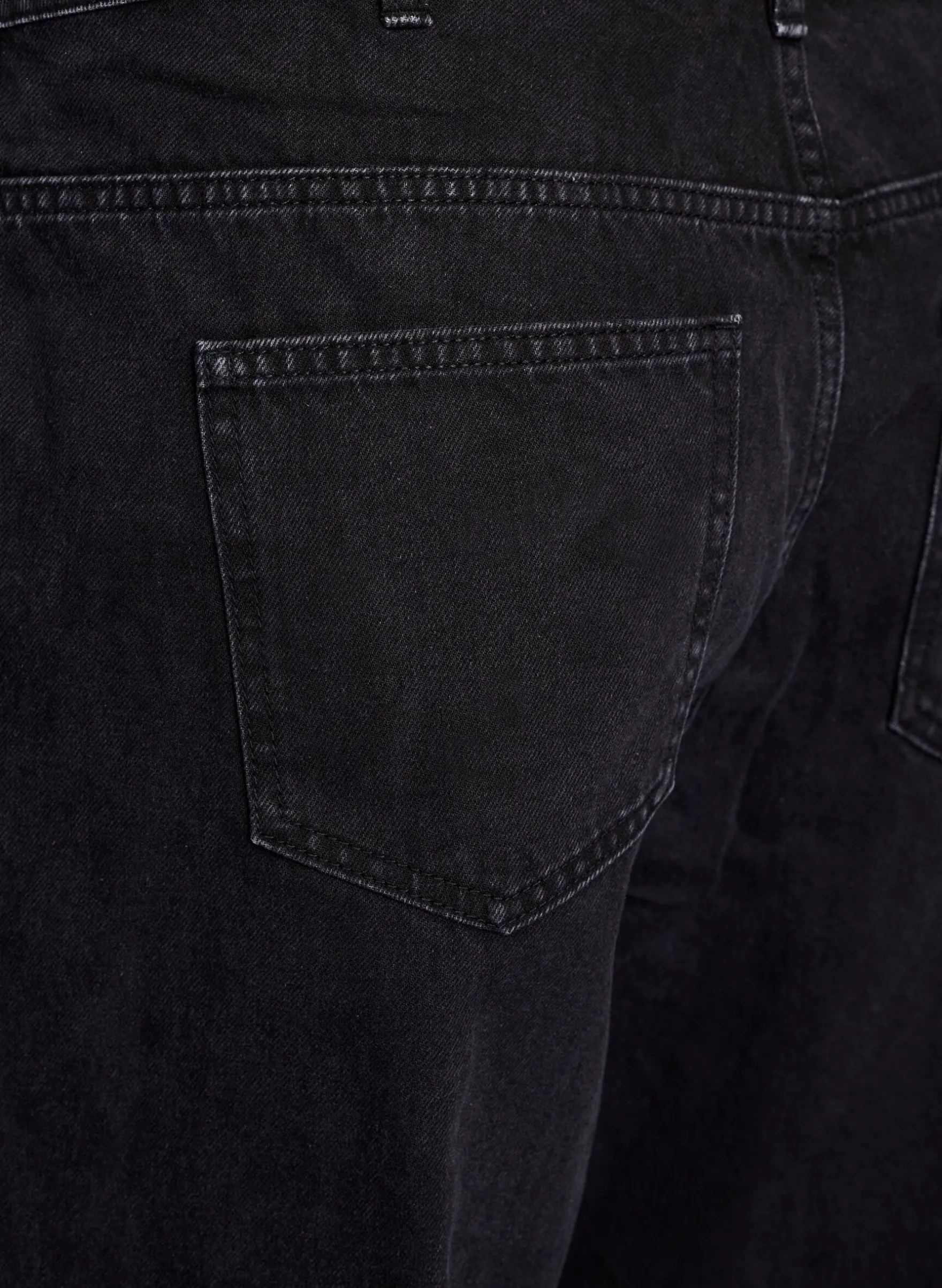 Jeans in gerader Passform mit Bindegürtel