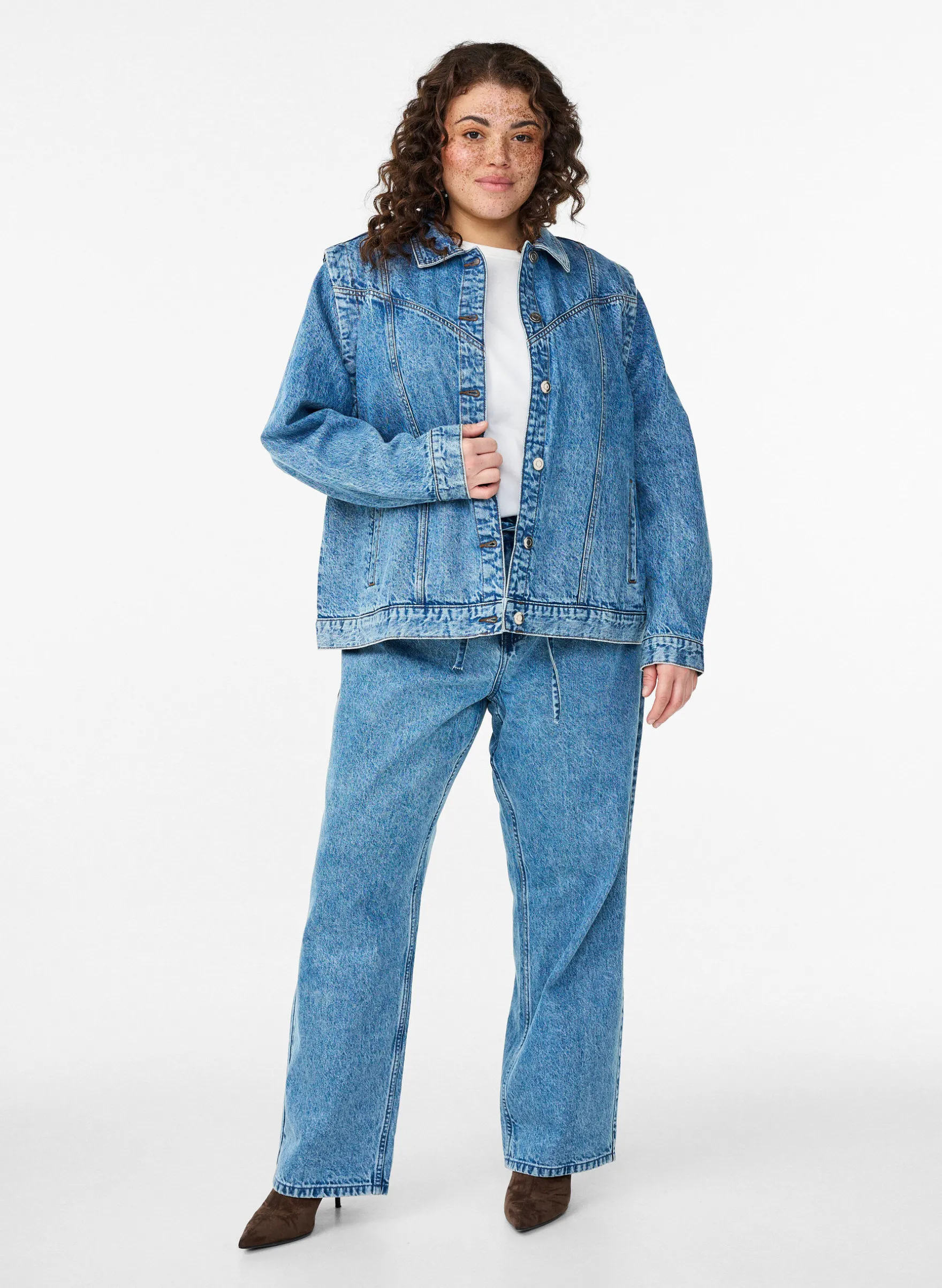 Jeansjacke mit abnehmbaren Ärmeln