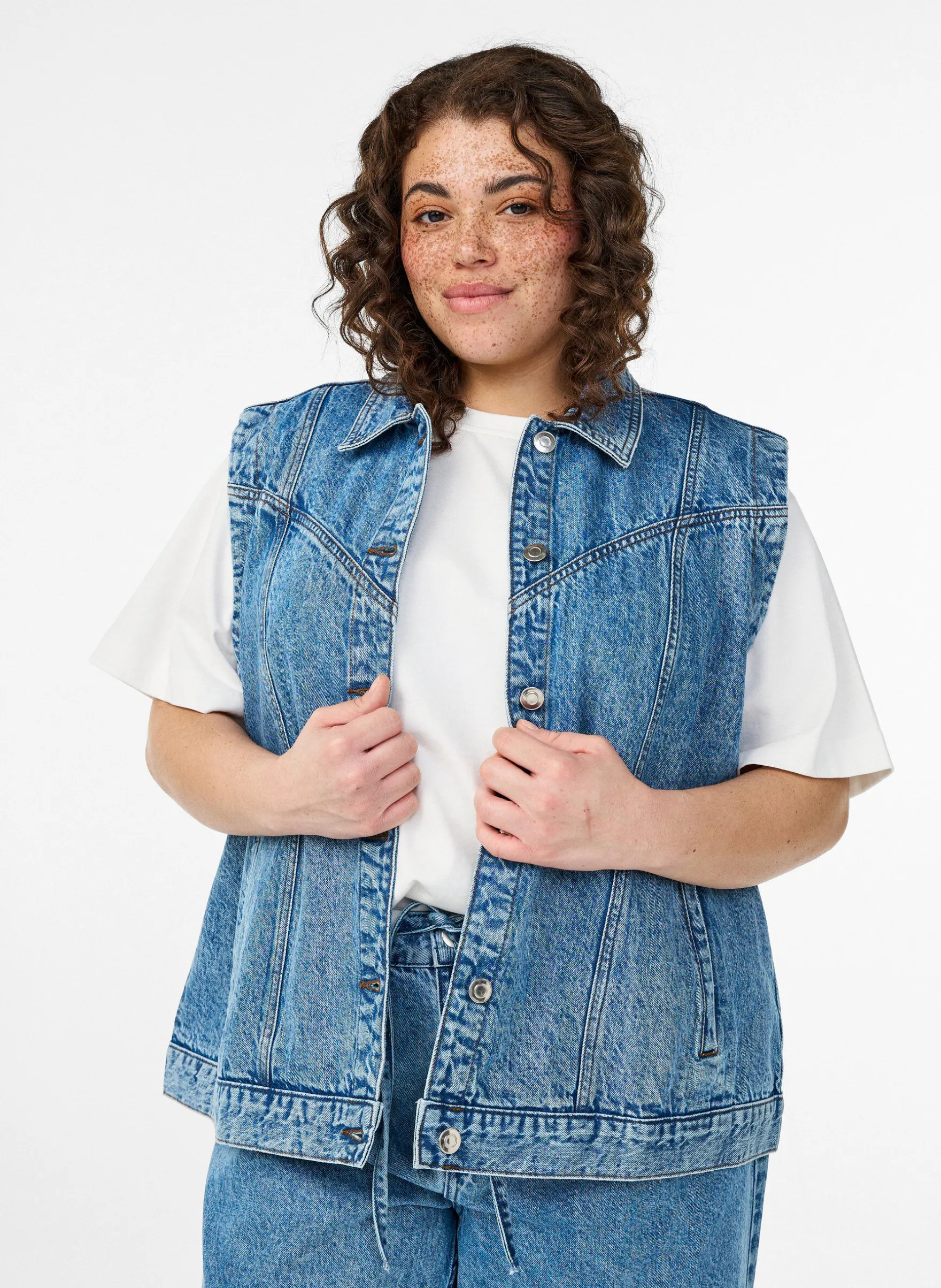 Jeansjacke mit abnehmbaren Ärmeln