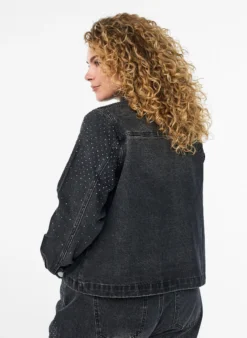 Jeansjacke mit Strasssteinen und großen Taschen auf der Vorderseite
