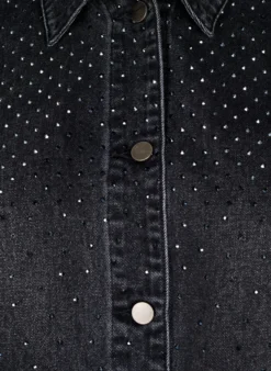 Jeansjacke mit Strasssteinen und großen Taschen auf der Vorderseite