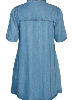 Jeanskleid aus Lyocell mit Knöpfen und kurzen Ärmeln