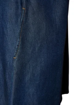 Jeanskleid aus Lyocell mit Knöpfen und kurzen Ärmeln