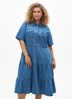 Jeanskleid in Midilänge mit Knöpfen und kurzen Ärmeln