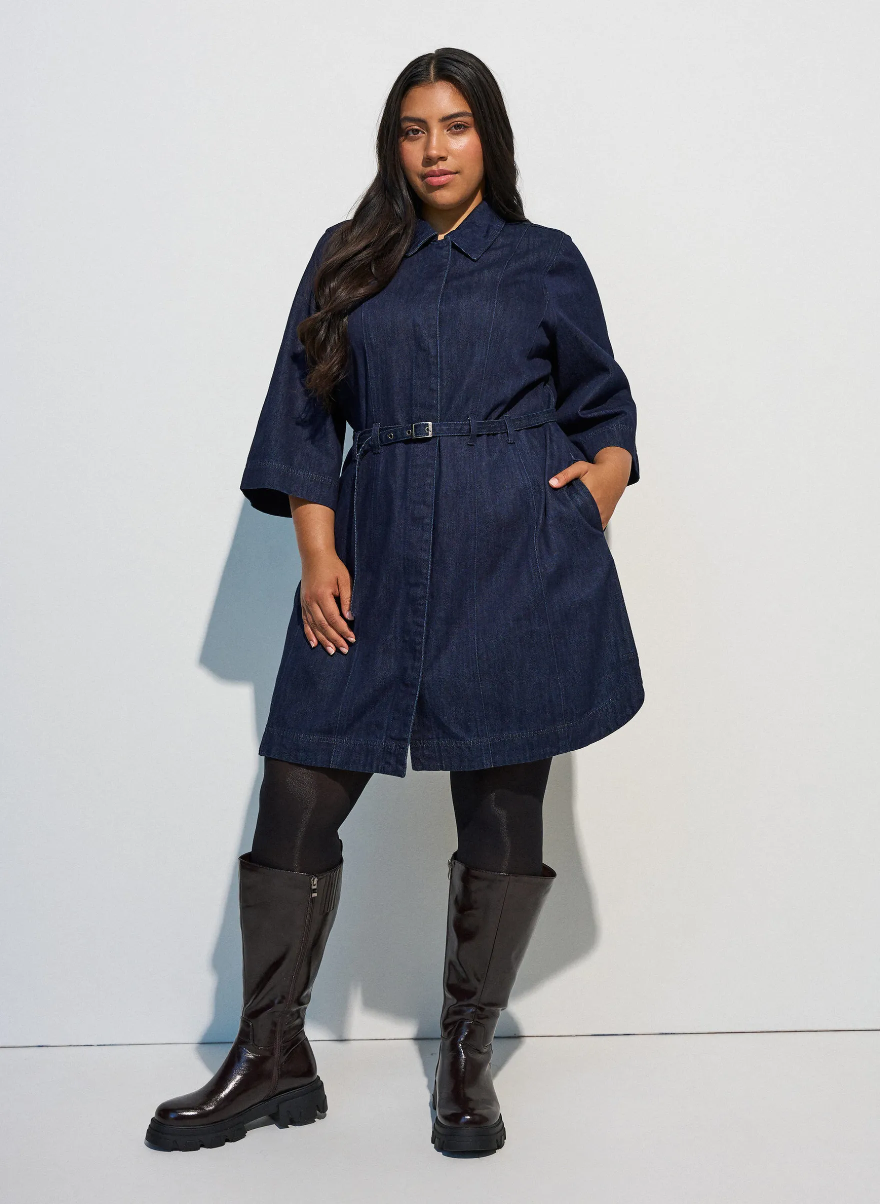 Jeanskleid mit Gürtel und 3/4-Ärmeln