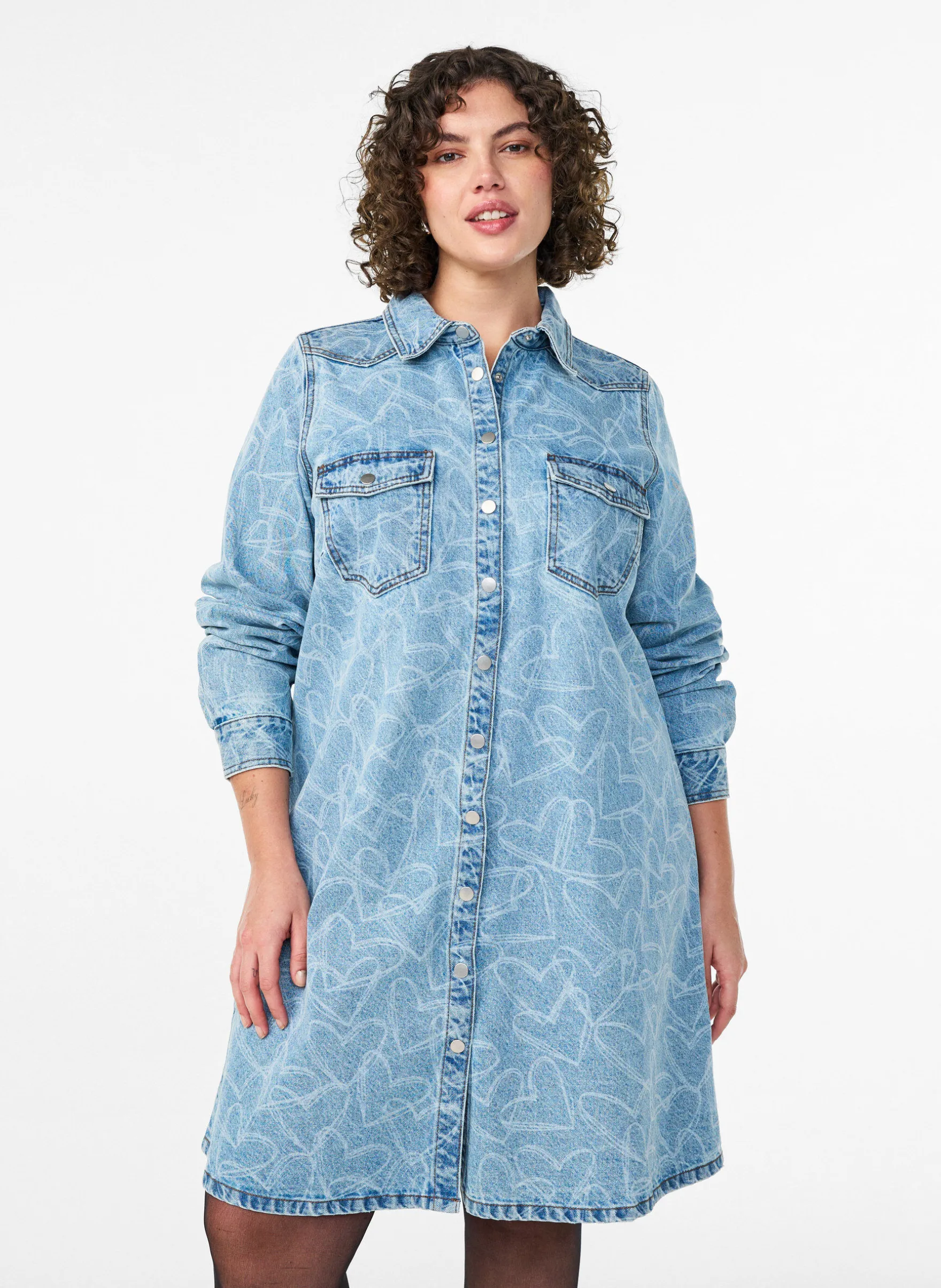 Jeanskleid mit Herzmuster