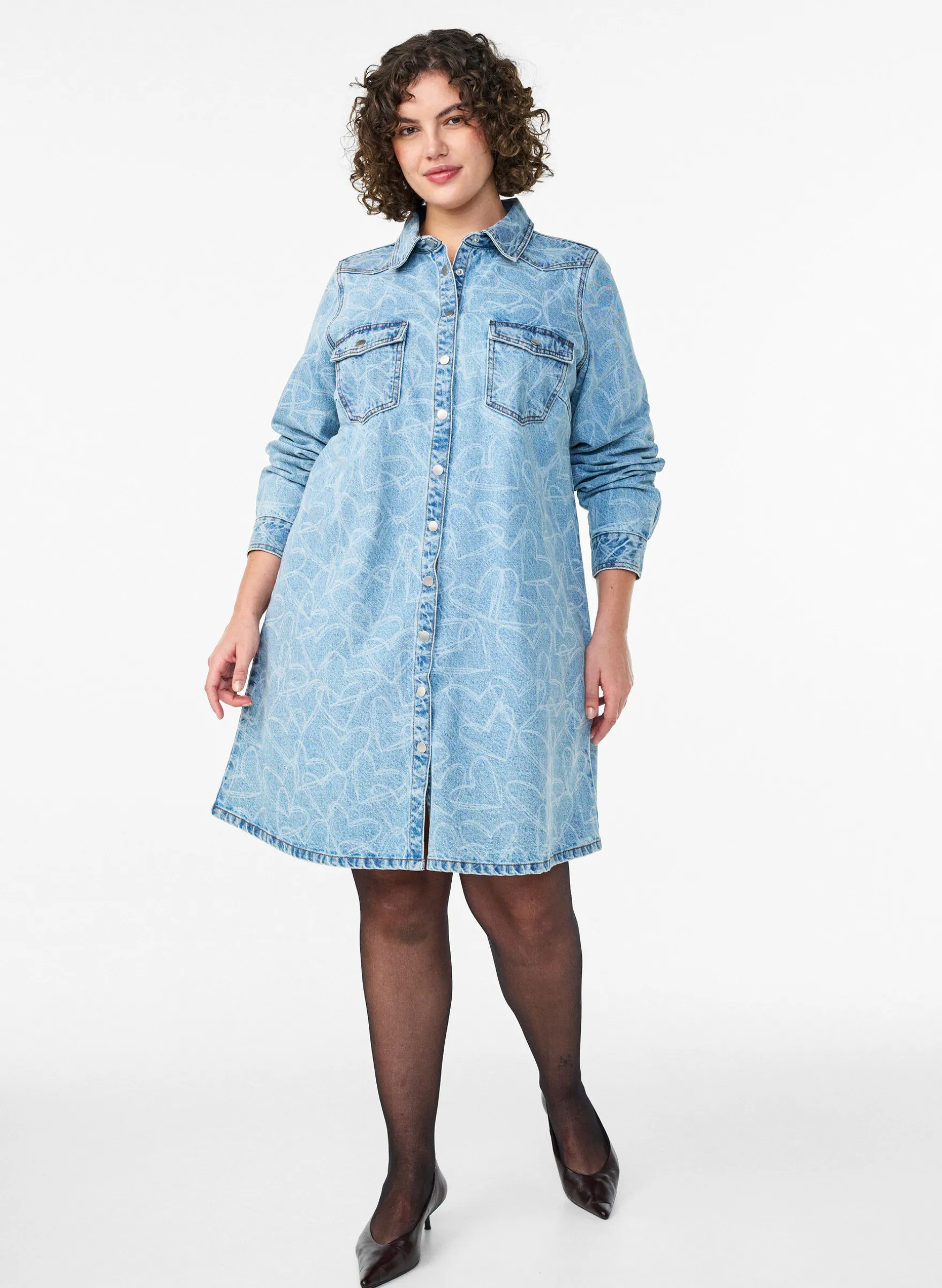 Jeanskleid mit Herzmuster