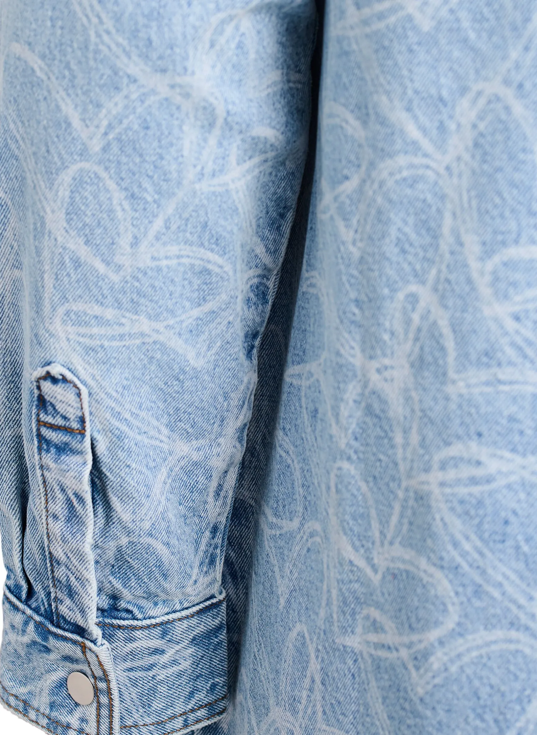 Jeanskleid mit Herzmuster