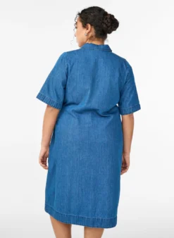 Jeanskleid mit Knöpfen und Bindedetail