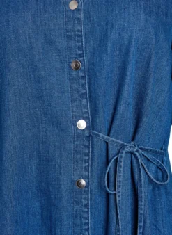 Jeanskleid mit Knöpfen und Bindedetail