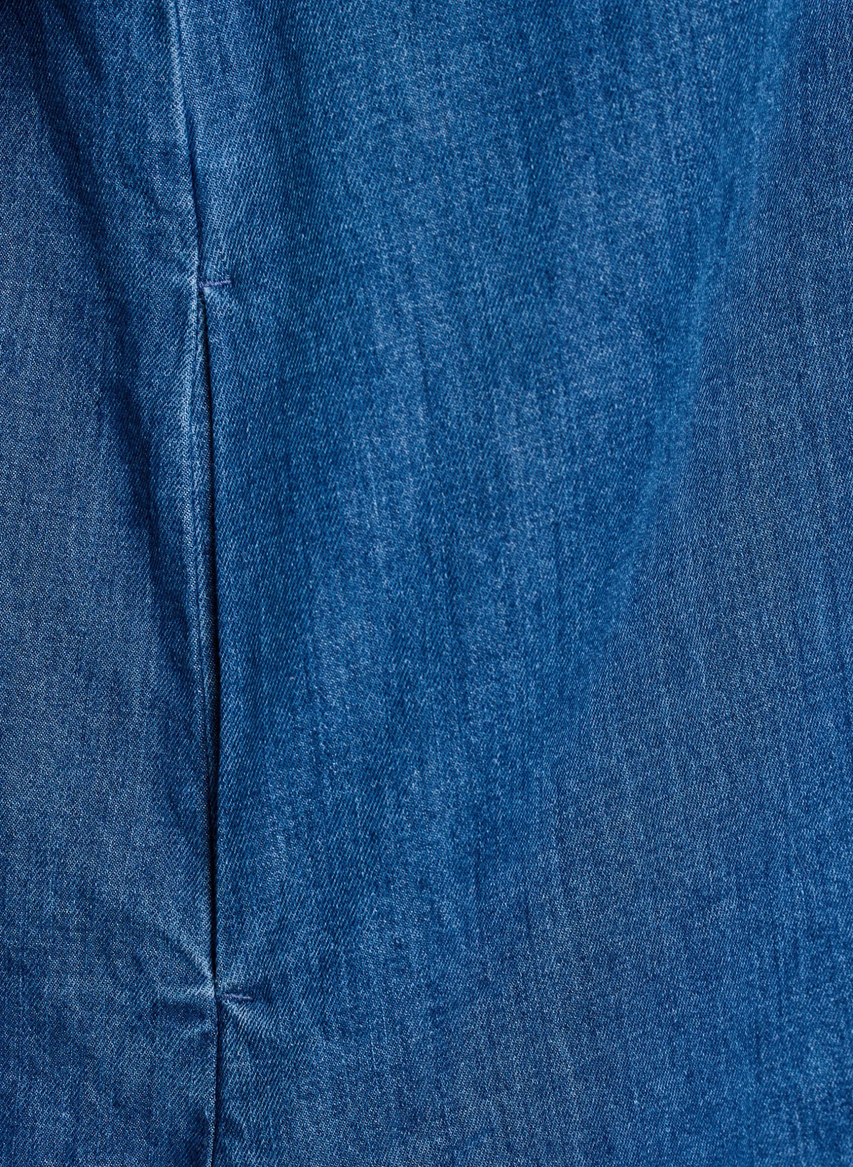 Jeanskleid mit Knöpfen und Bindedetail