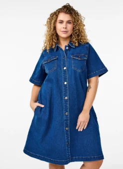 Jeanskleid mit Knöpfen und kurzen Ärmeln