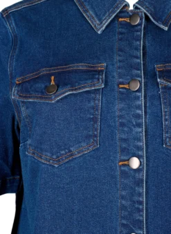 Jeanskleid mit Knöpfen und kurzen Ärmeln