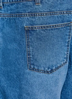 Jeans-Latzhose mit weitem Bein