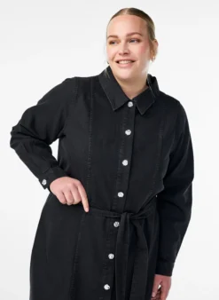 Jeans-Midikleid mit Gürtel und Zierknöpfen