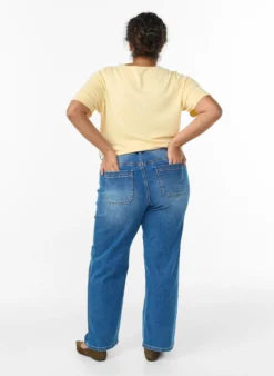 Jeans mit Vordertaschen und geraden Beinen