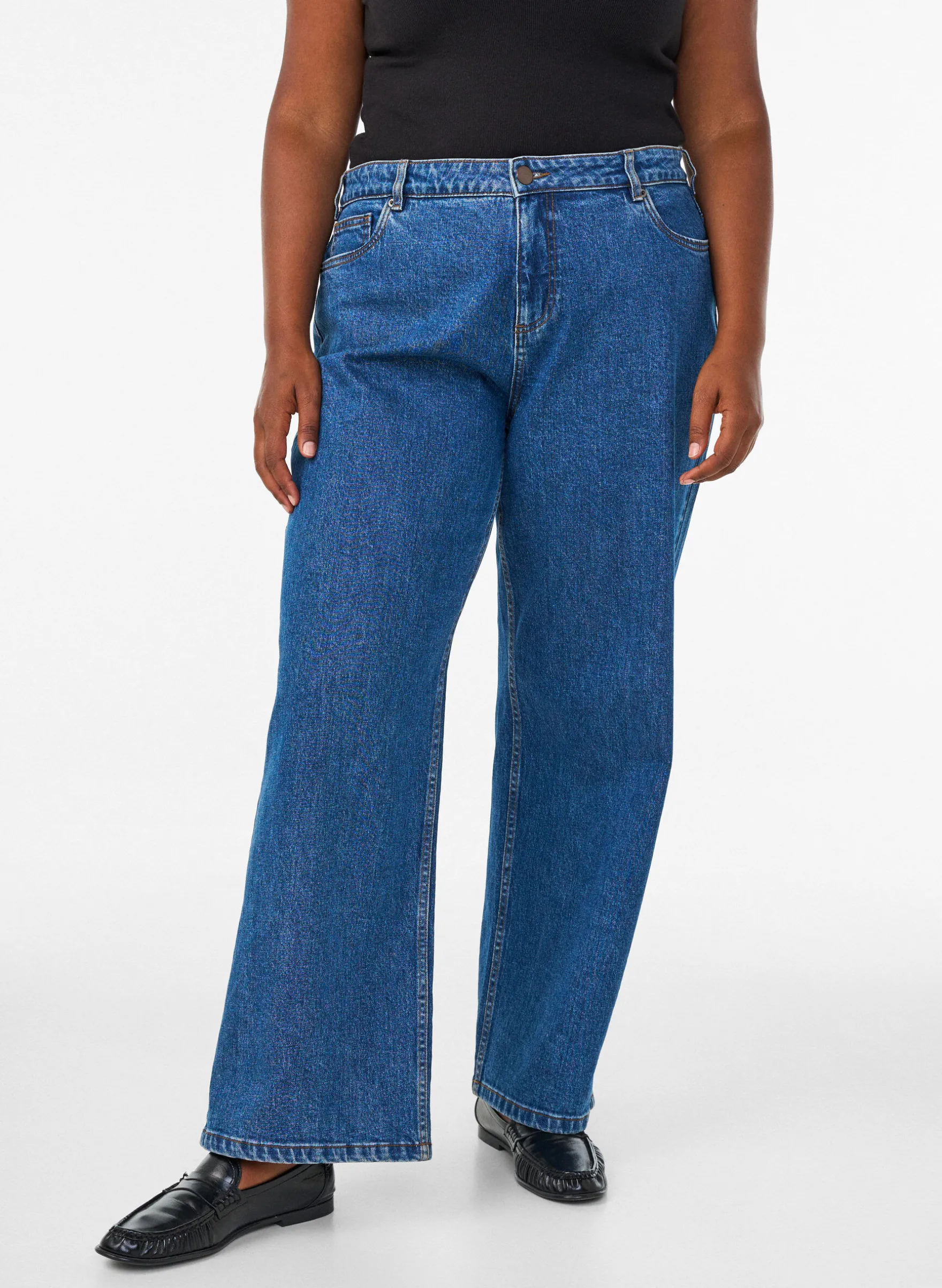 Jeans mit weitem Bein und hohem Bund