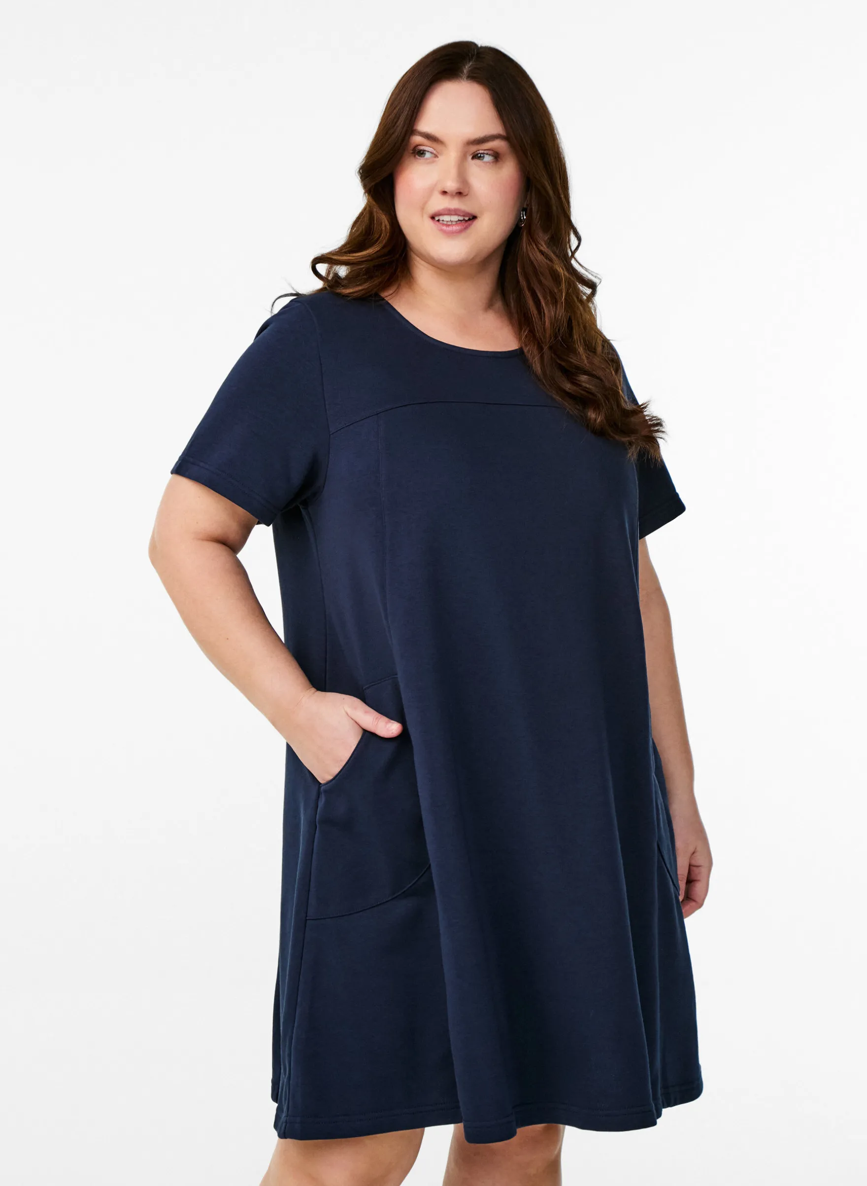Jerseykleid mit kurzen Ärmeln und Taschen