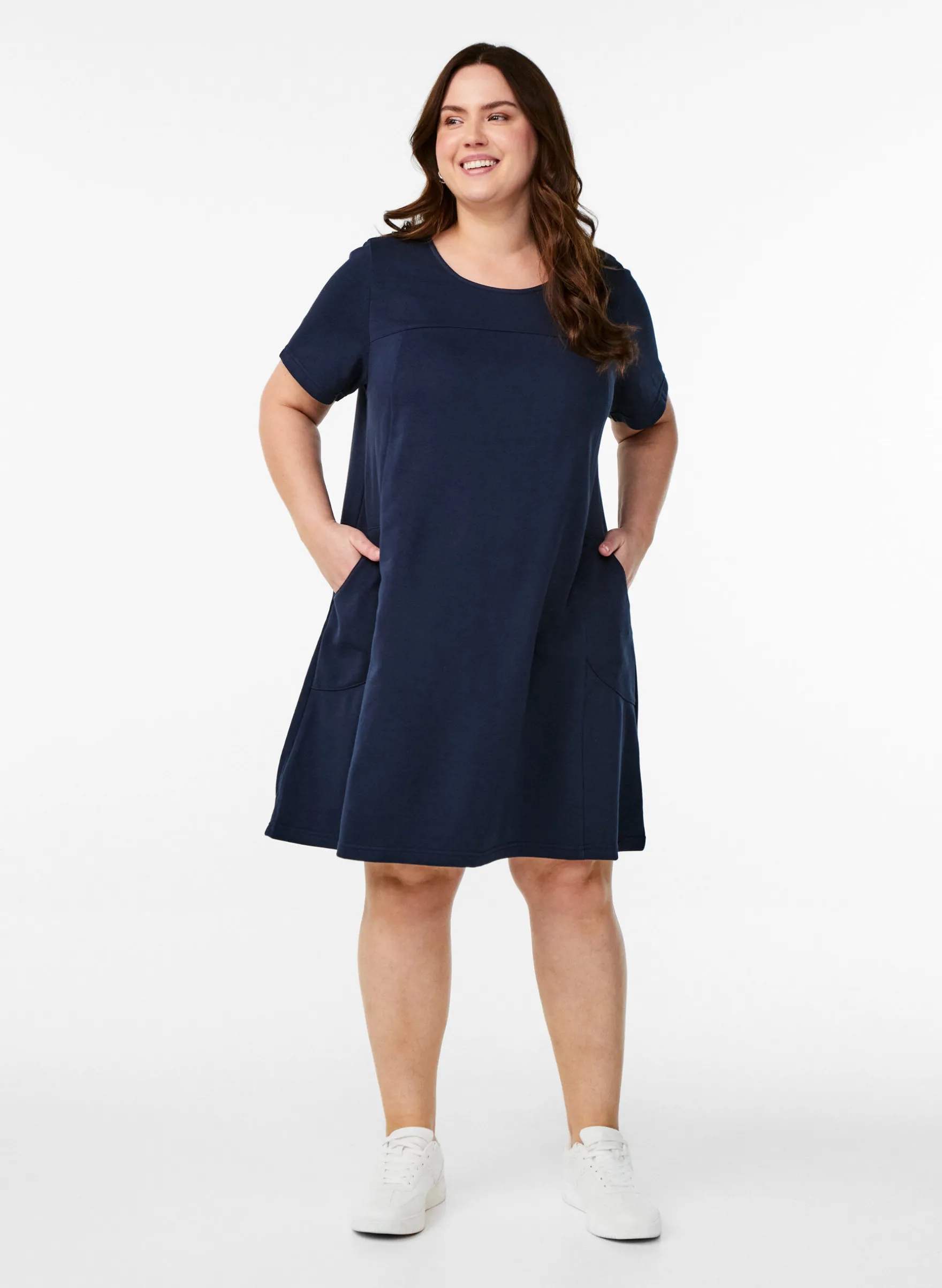 Jerseykleid mit kurzen Ärmeln und Taschen