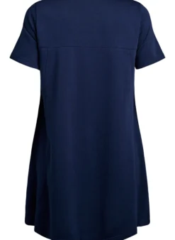 Jerseykleid mit kurzen Ärmeln und Taschen
