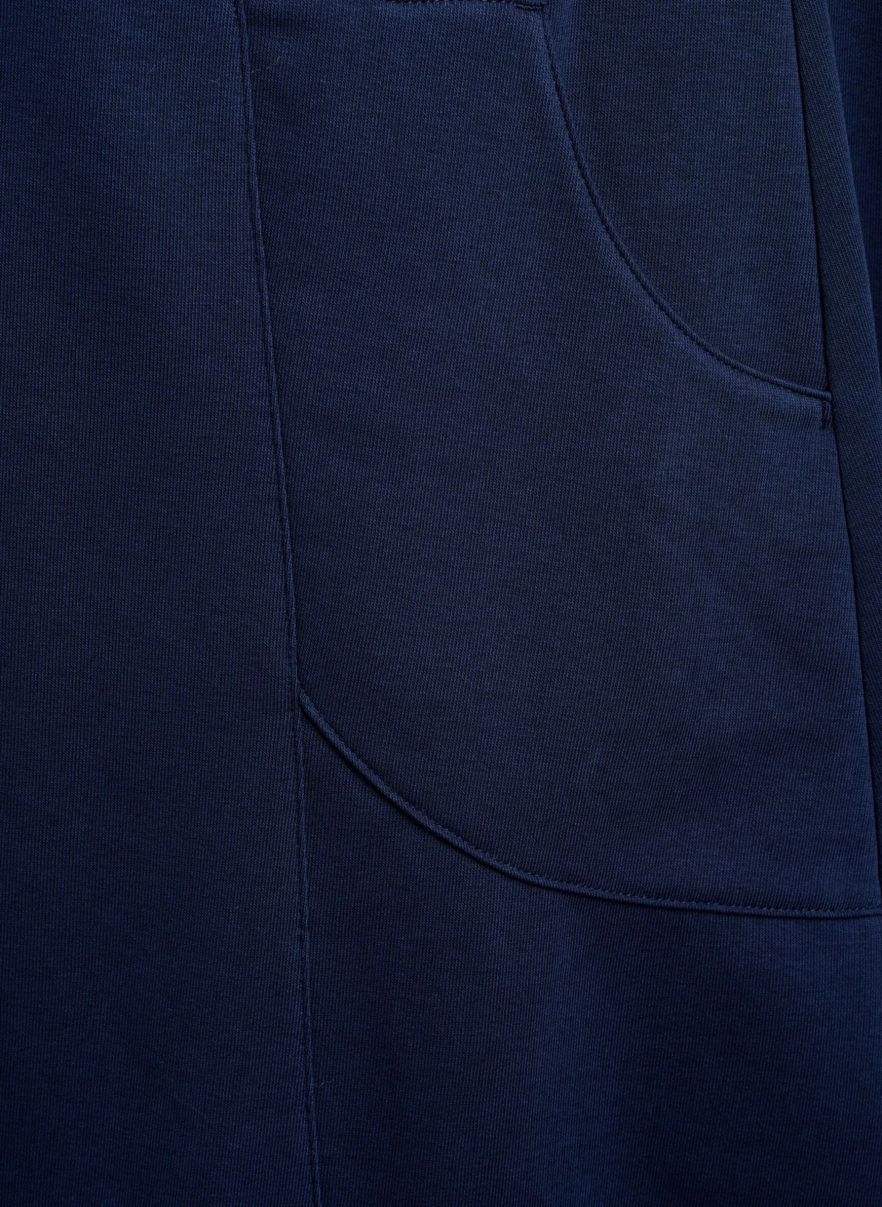 Jerseykleid mit kurzen Ärmeln und Taschen