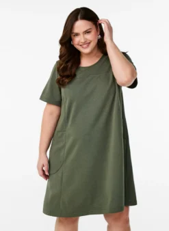 Jerseykleid mit kurzen Ärmeln und Taschen