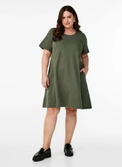 Jerseykleid mit kurzen Ärmeln und Taschen