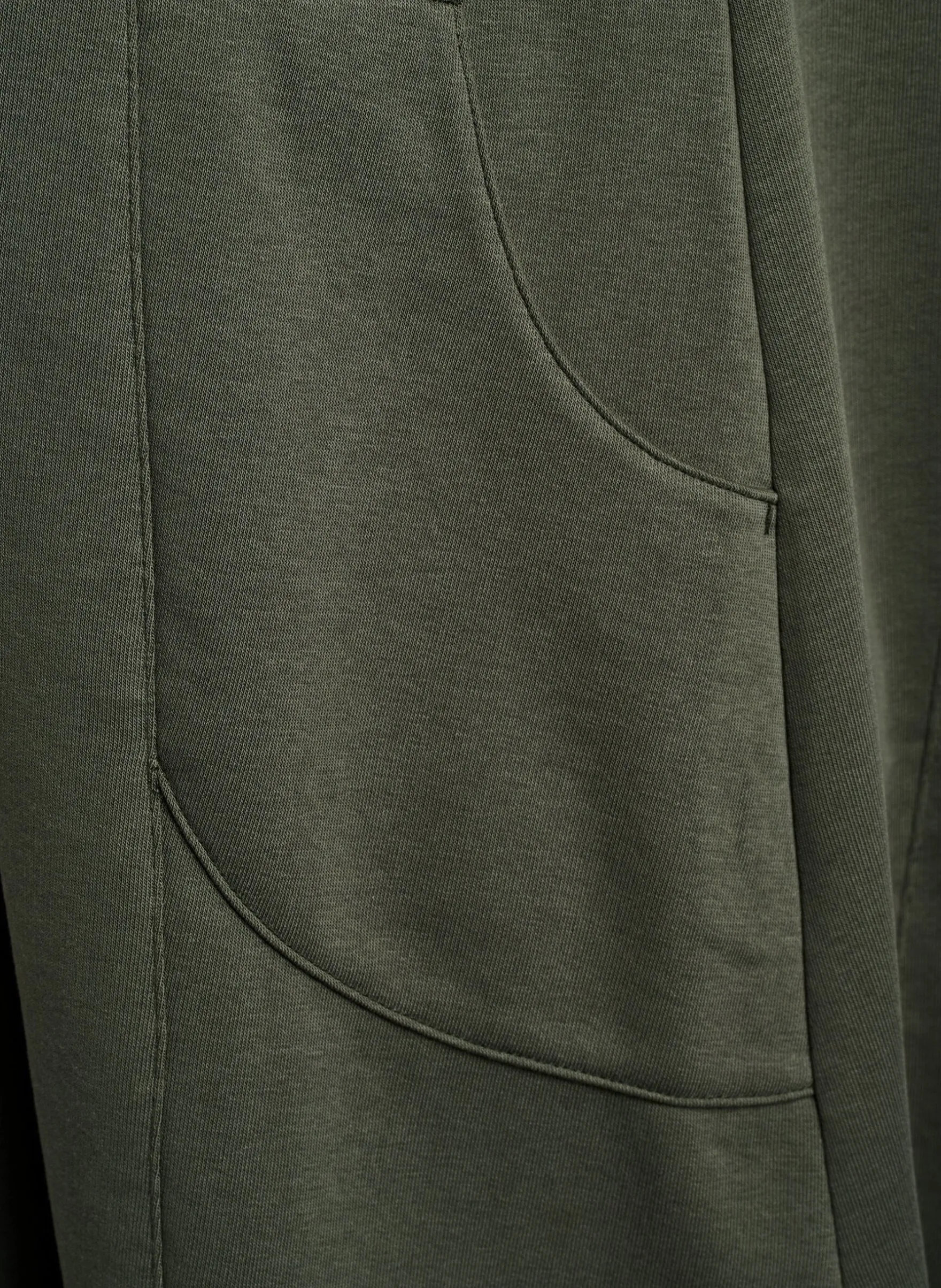 Jerseykleid mit kurzen Ärmeln und Taschen