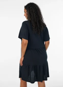 Jerseykleid mit Spitzendetails und mehrlagigem Rock