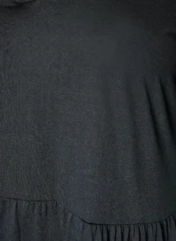 Jerseykleid mit Spitzendetails und mehrlagigem Rock