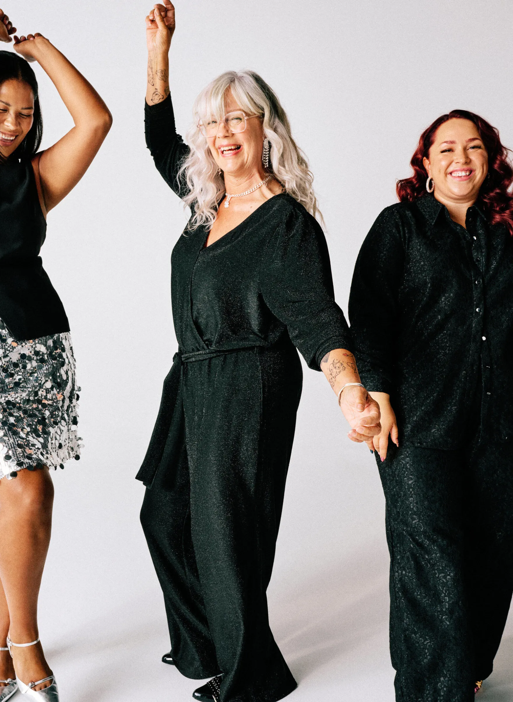 Jumpsuit mit Glitzer und Bindegürtel