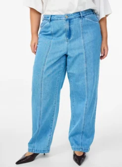Kiana Jeans mit Straight Fit und markanten Nähten