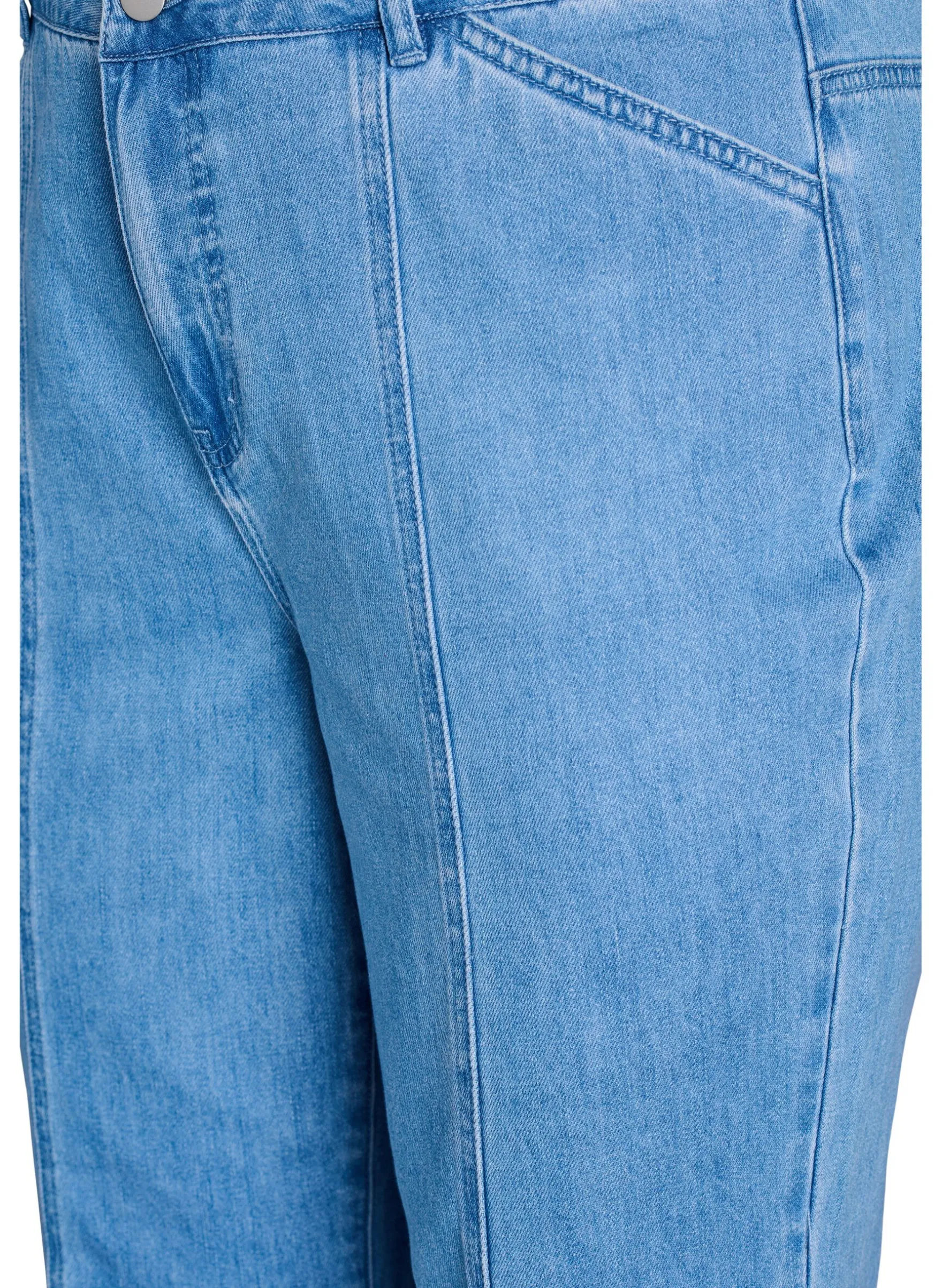 Kiana Jeans mit Straight Fit und markanten Nähten