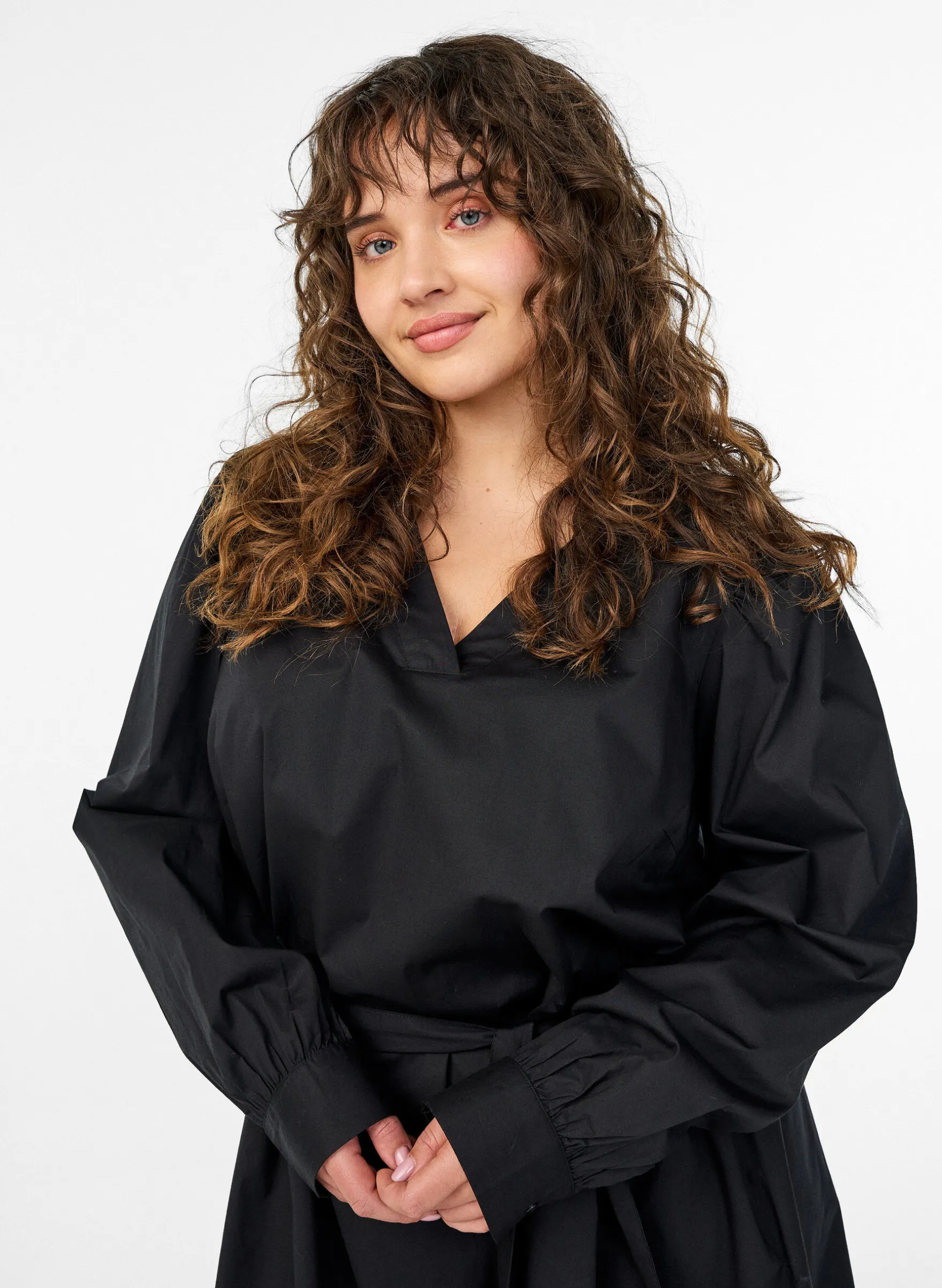 Kleid aus Bio-Baumwolle mit Bindegürtel