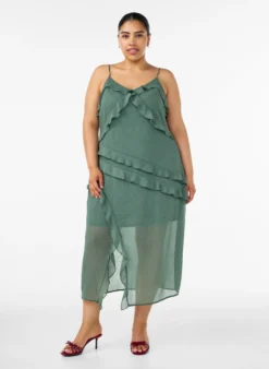 Kleid aus Chiffon mit asymmetrischen Rüschen
