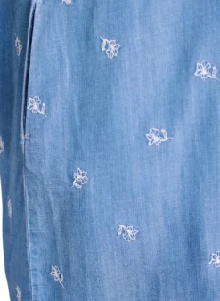 Kleid aus Lyocell mit Denim-Look und bestickten Blumen