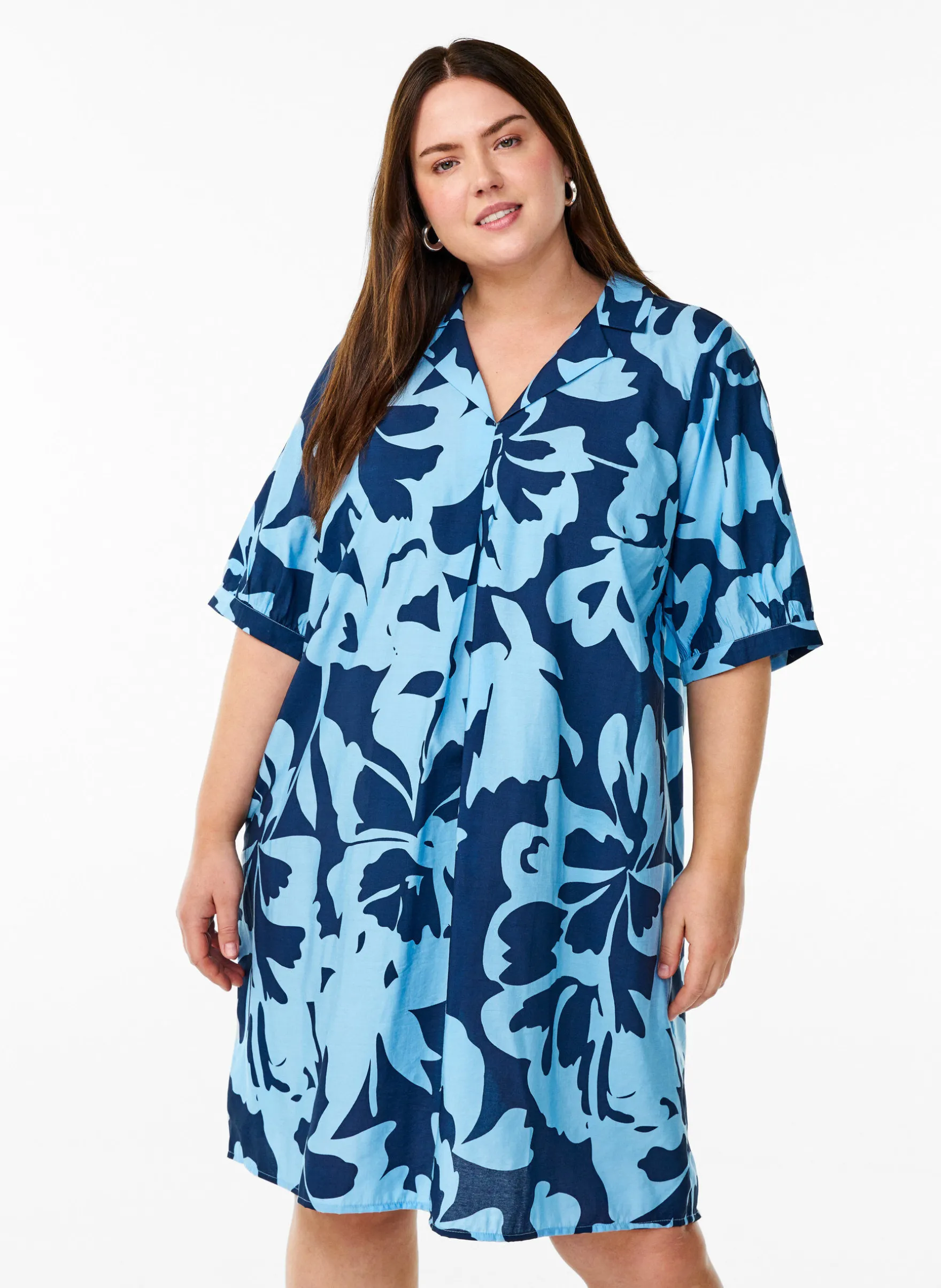 Kleid in Knielänge mit Print und V-Ausschnitt