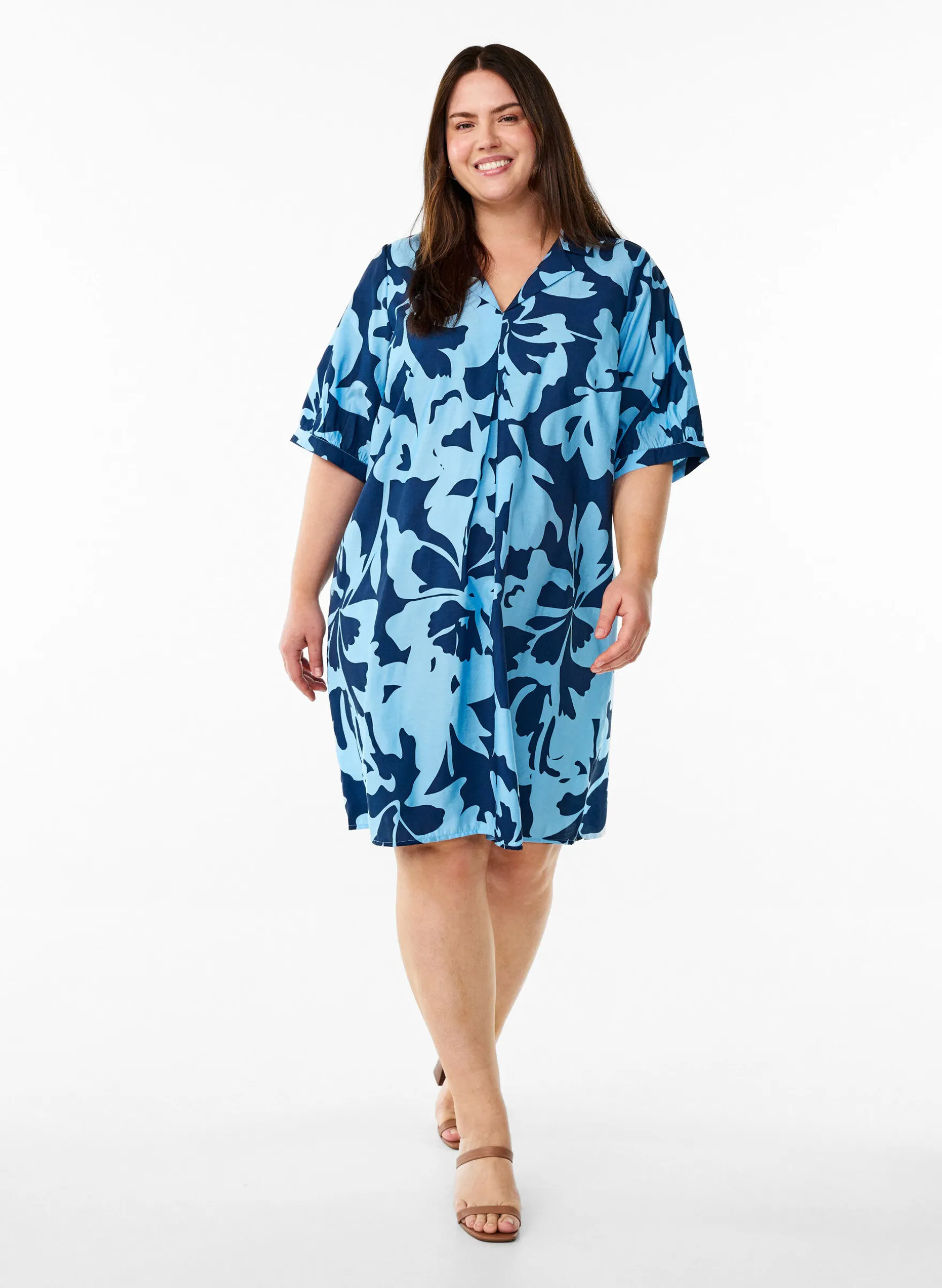 Kleid in Knielänge mit Print und V-Ausschnitt