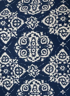 Kleid mit Aufdruck und kurzen Ärmeln
