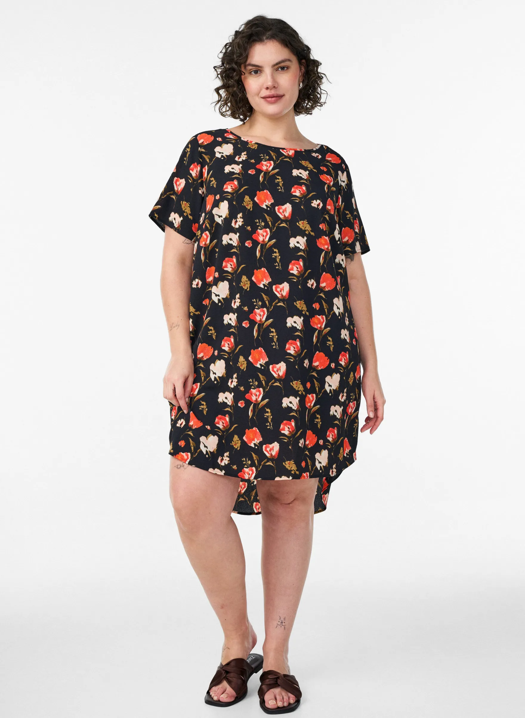Kleid mit Aufdruck und kurzen Ärmeln