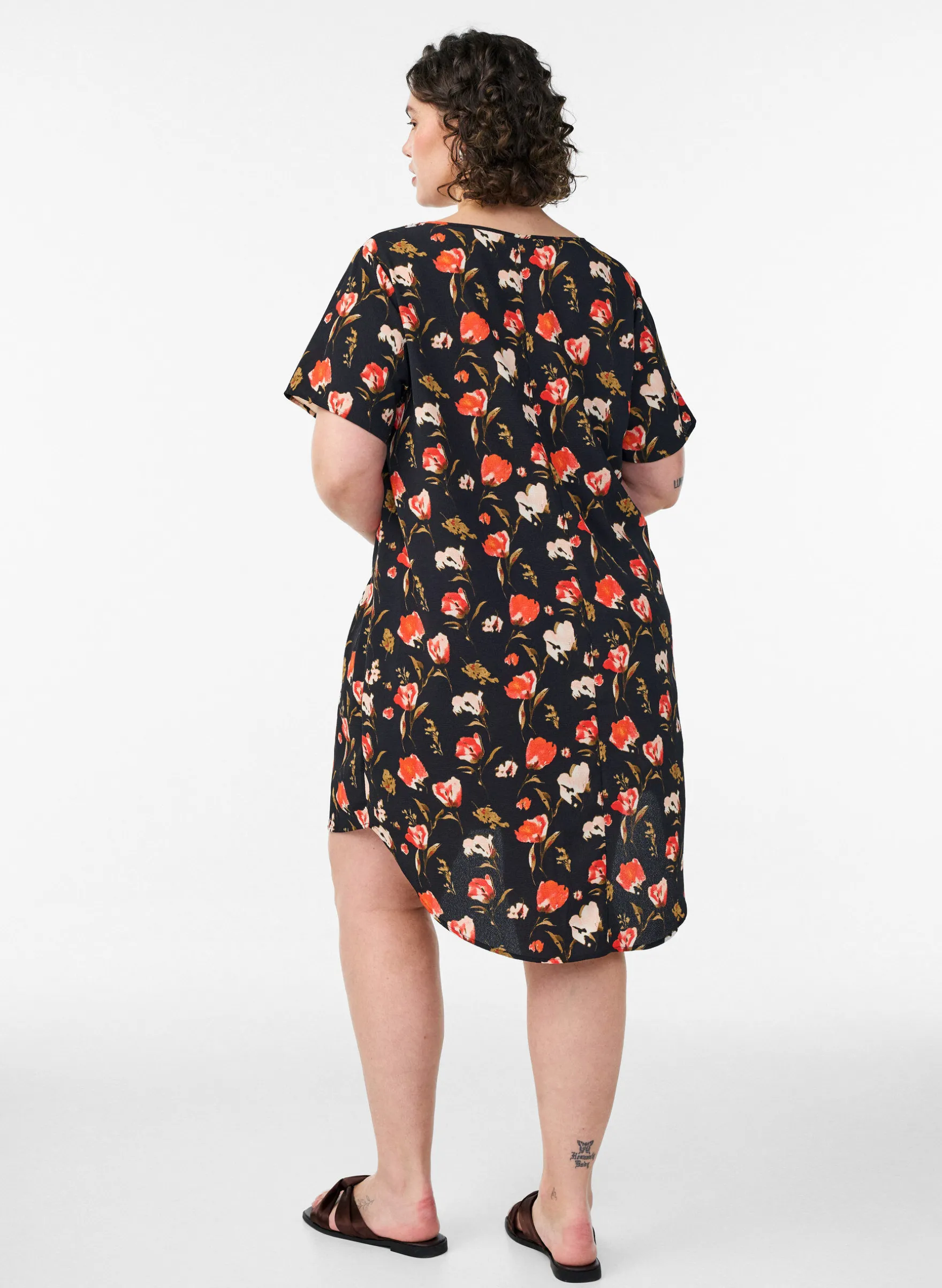 Kleid mit Aufdruck und kurzen Ärmeln