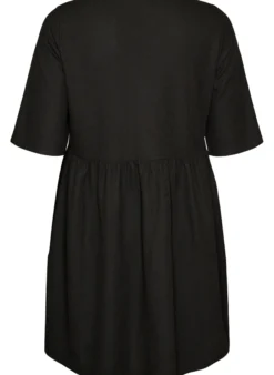 Kleid mit gerippter Textur und Empire-Linie