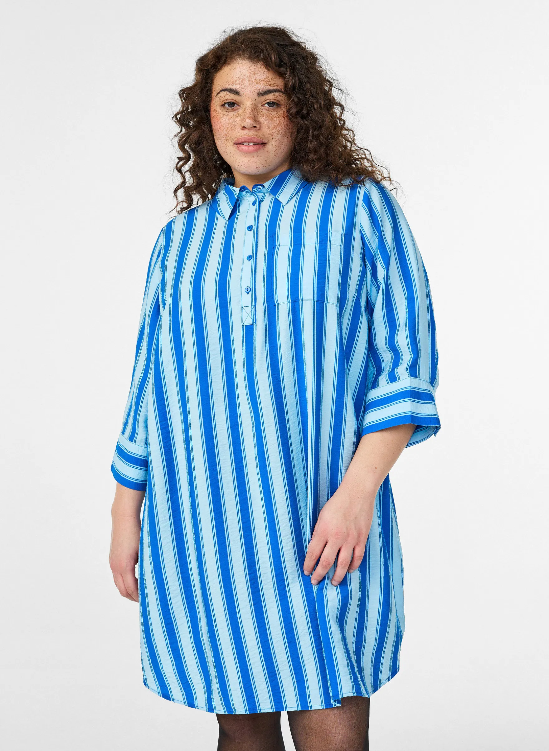 Kleid mit Kragen und Brusttasche